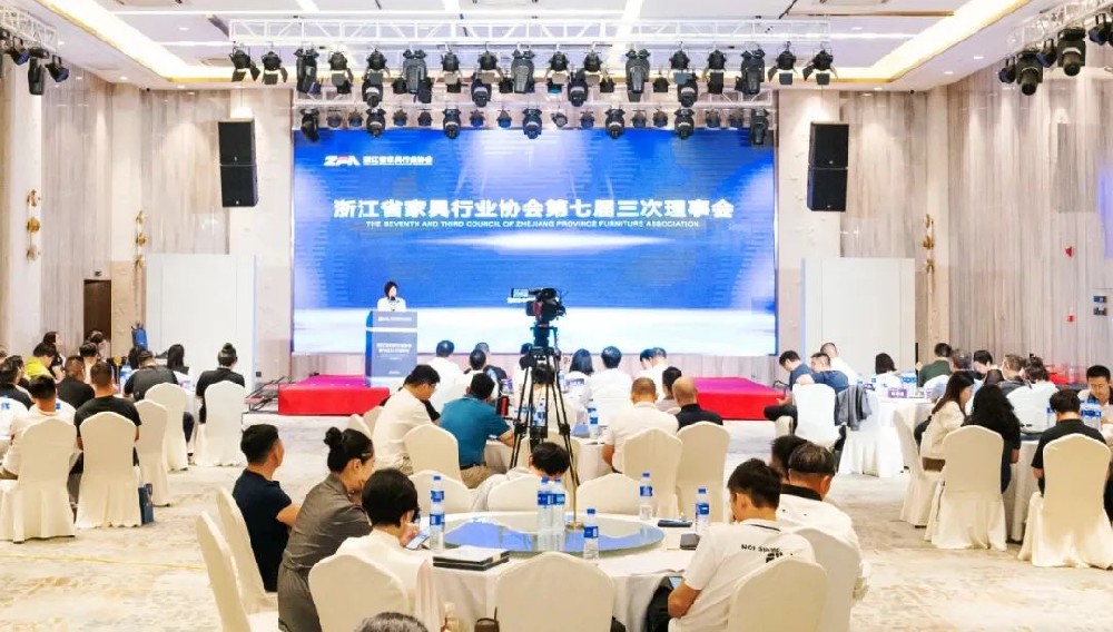 笃行致远|bevictor韦德（中国）官方网站荣获浙江省家具行业协会“先进会员企业”称号